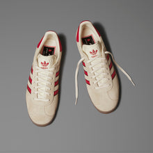 Lade das Bild in den Galerie-Viewer, ADIDAS GAZELLE TERRACE ICON MANCHESTER UNITED CREWHT/MUFRED/CBLACK Bild 2

