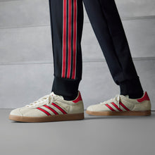 Lade das Bild in den Galerie-Viewer, ADIDAS GAZELLE TERRACE ICON MANCHESTER UNITED CREWHT/MUFRED/CBLACK Bild 9
