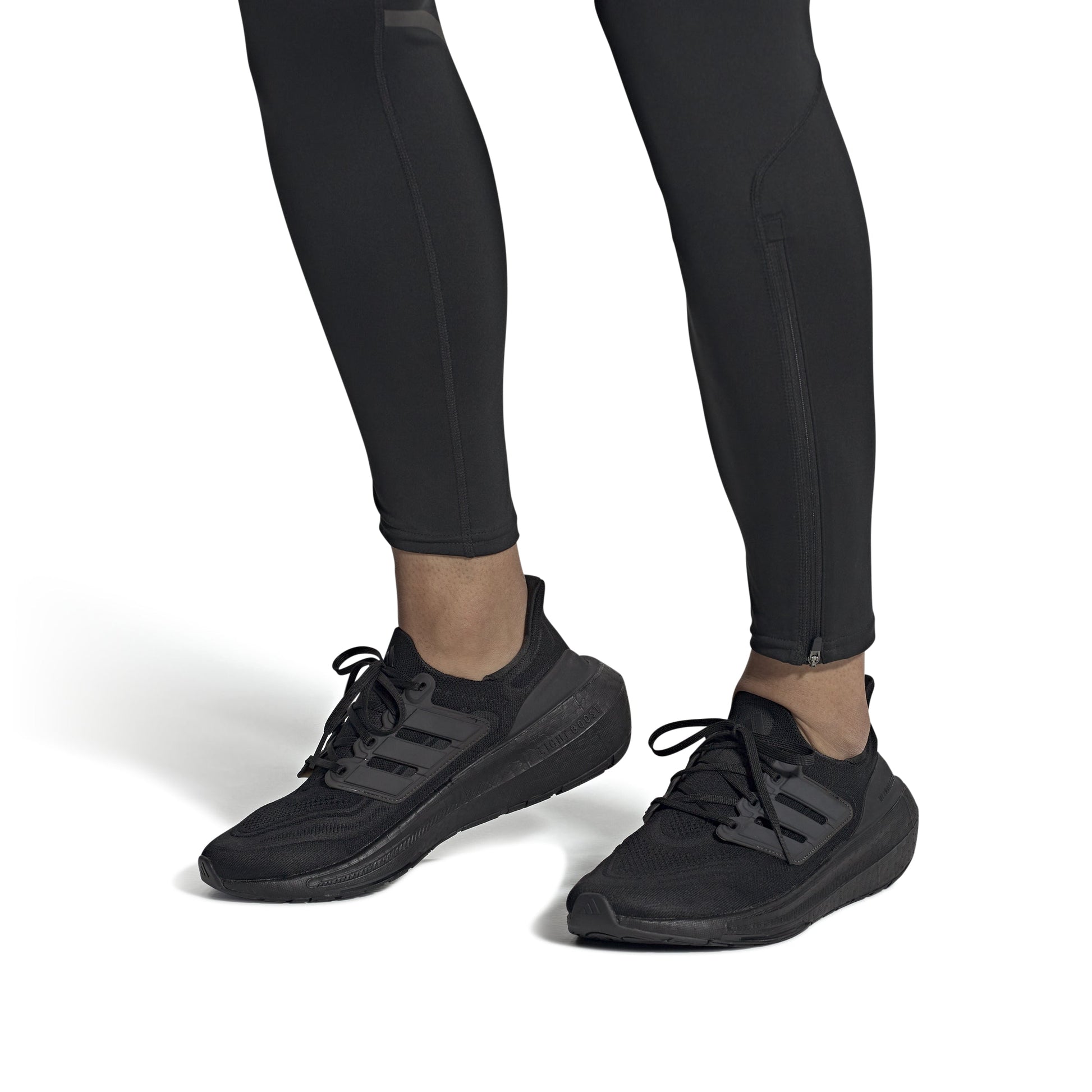 ADIDAS ULTRABOOST LIGHT 23 CBLACK/CBLACK/CBLACK Bild 2