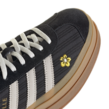 Lade das Bild in den Galerie-Viewer, ADIDAS X LIBERTY LONDON GAZELLE BOLD CBLACK/OWHITE/EQTYEL Bild 4
