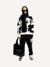 Lade das Bild in den Galerie-Viewer, ANOTHER COTTON LAB ANOTHER COW KNIT SWEATER WHITE Bild 5
