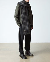 Lade das Bild in den Galerie-Viewer, DR. MARTENS 1460 PASCAL AMBASSADOR FOREST GREEN
