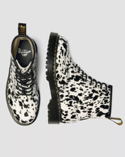Lade das Bild in den Galerie-Viewer, DR. MARTENS 1460 BEX DALMATINER HAIR ON CREAM+BLACK Bild 3
