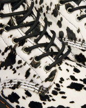 Lade das Bild in den Galerie-Viewer, DR. MARTENS 1460 BEX DALMATINER HAIR ON CREAM+BLACK Bild 6
