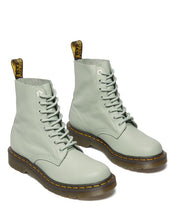 Lade das Bild in den Galerie-Viewer, DR. MARTENS 1460 Pascal Virginia SAGE GREEN Bild 4
