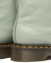 Lade das Bild in den Galerie-Viewer, DR. MARTENS 1460 Pascal Virginia SAGE GREEN Bild 7
