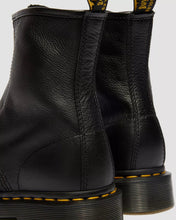 Lade das Bild in den Galerie-Viewer, DR. MARTENS 1460 PASCAL VIRGINIA FRONT ZIP BLACK Bild 7
