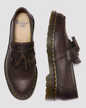 Lade das Bild in den Galerie-Viewer, DR. MARTENS ADRIAN CRAZY HORSE TASSEL LOAFER DARK BROWN CRAZY HORSE Bild 3
