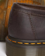 Lade das Bild in den Galerie-Viewer, DR. MARTENS ADRIAN CRAZY HORSE TASSEL LOAFER DARK BROWN CRAZY HORSE Bild 9
