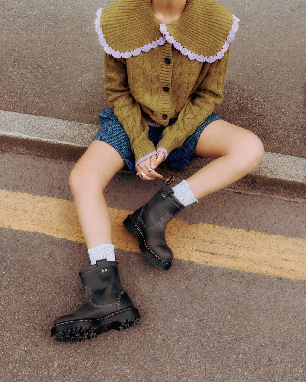 DR. MARTENS ANISTONE LO BIKER BOOTS BURNISHED WAXY PULL UP WP CHARCOAL GREY BURNISHED WAXY PULL UP WP Bild 3