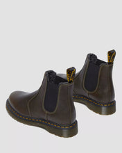 Lade das Bild in den Galerie-Viewer, DR MARTENS 2976 GRIZZLY CHELSEA BOOT GEFÜTTERT DMS OLIVE GRIZZLY Bild 5
