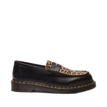 Lade das Bild in den Galerie-Viewer, DR. MARTENS PENTON HAIR ON LEO BLACK+LIGHT TAN Bild 1
