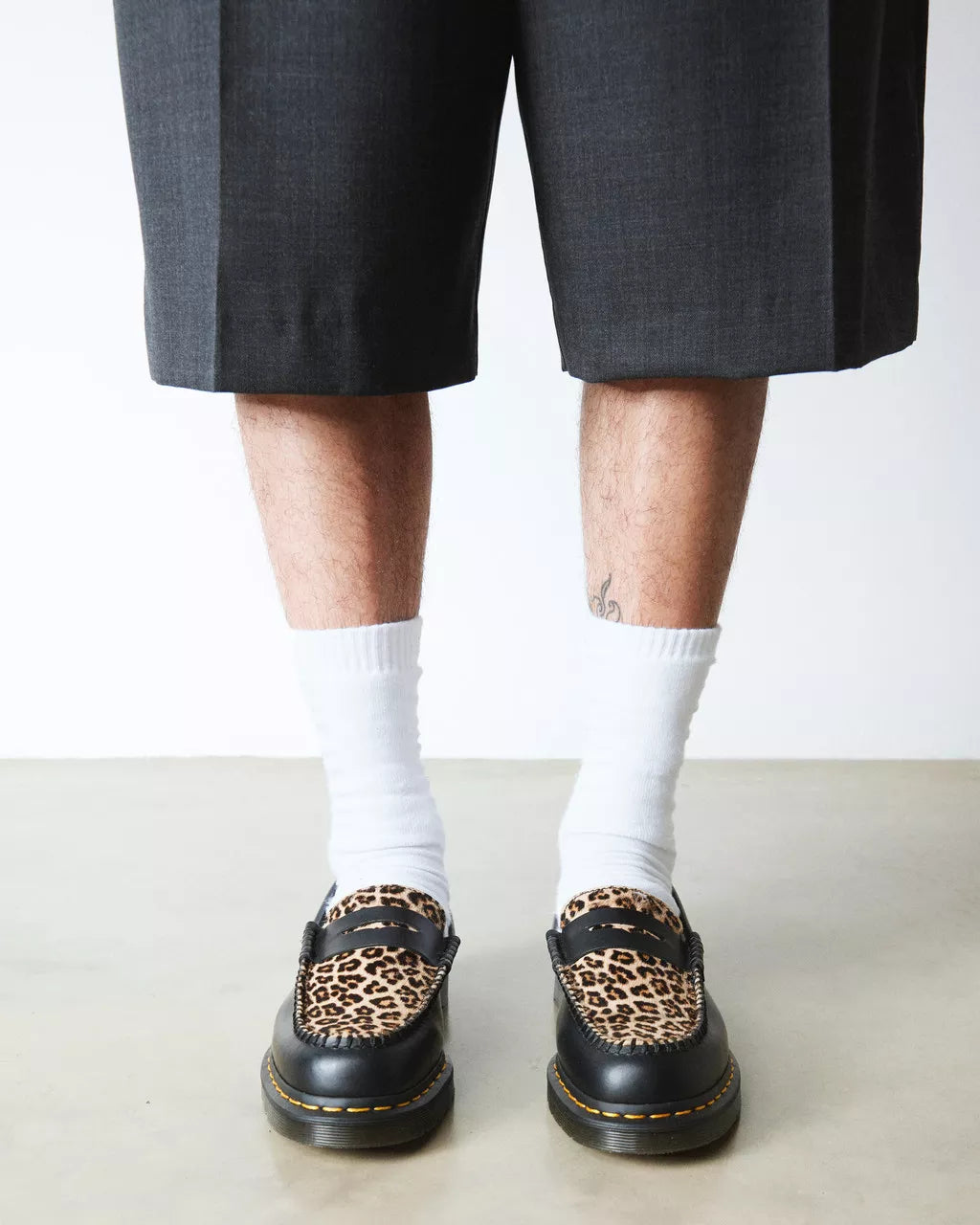 DR. MARTENS PENTON HAIR ON LEO BLACK+LIGHT TAN Bild 2