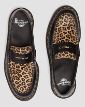 Lade das Bild in den Galerie-Viewer, DR. MARTENS PENTON HAIR ON LEO BLACK+LIGHT TAN Bild 3
