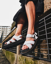 Lade das Bild in den Galerie-Viewer, DR. MARTENS VOSS II - Bild 2
