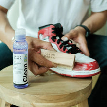 Lade das Bild in den Galerie-Viewer, JASON MARKK DURABLES SHOE CLEANING BRUSH WHITE Bild 3
