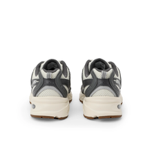 Load image into Gallery viewer, NEW BALANCE 530
