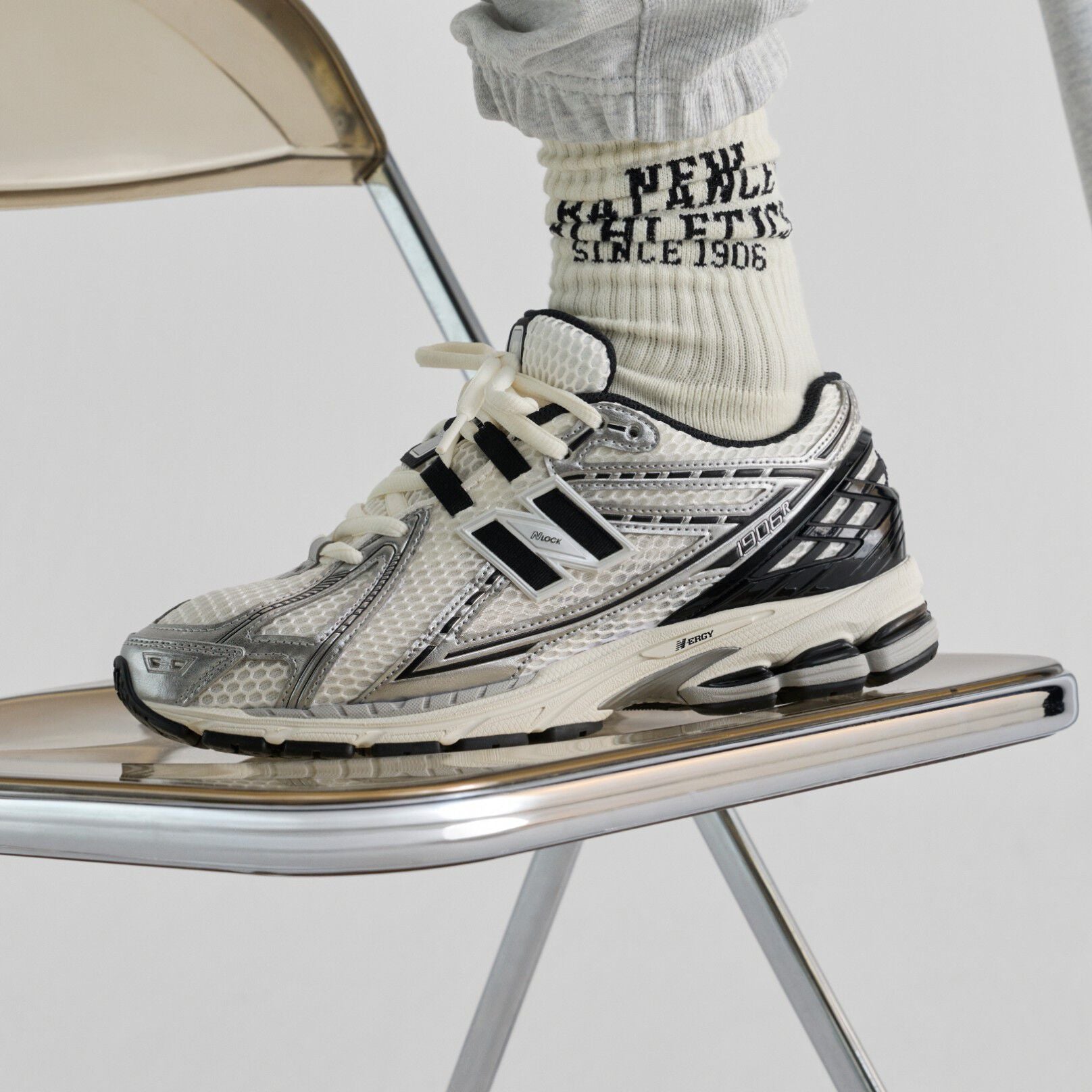 NEW BALANCE 1906R SILVER METALLIC / BLACK / SEA SALT Bild 2