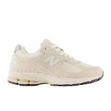 Lade das Bild in den Galerie-Viewer, NEW BALANCE 2002R CALM TAUPE Bild 1
