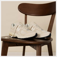 Lade das Bild in den Galerie-Viewer, NEW BALANCE 2002R CALM TAUPE Bild 3
