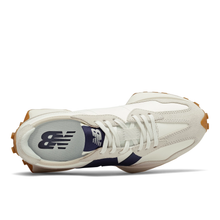 Lade das Bild in den Galerie-Viewer, NEW BALANCE 327 MOONBEAM Bild 3
