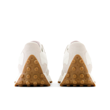 Lade das Bild in den Galerie-Viewer, NEW BALANCE 327 MOONBEAM Bild 3
