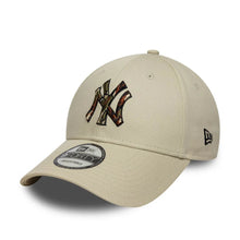 Lade das Bild in den Galerie-Viewer, NEW ERA 9FORTY CAP MLB OUTLINE NEW YORK YANKEES LIGHT BEIGE Bild 1
