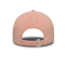 Lade das Bild in den Galerie-Viewer, NEW ERA CHILD TOWELLING 9FORTY CAP NEW YORK YANKEES PASTEL PINK Bild 4
