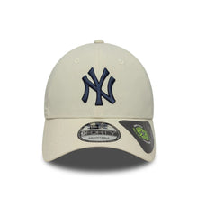 Lade das Bild in den Galerie-Viewer, NEW ERA RECYCLED 9FORTY NEW YORK YANKEES CAP LIGHT BEIGE Bild 2

