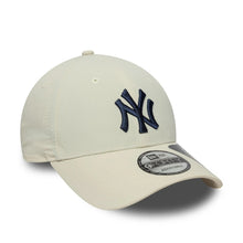Lade das Bild in den Galerie-Viewer, NEW ERA RECYCLED 9FORTY NEW YORK YANKEES CAP LIGHT BEIGE Bild 3
