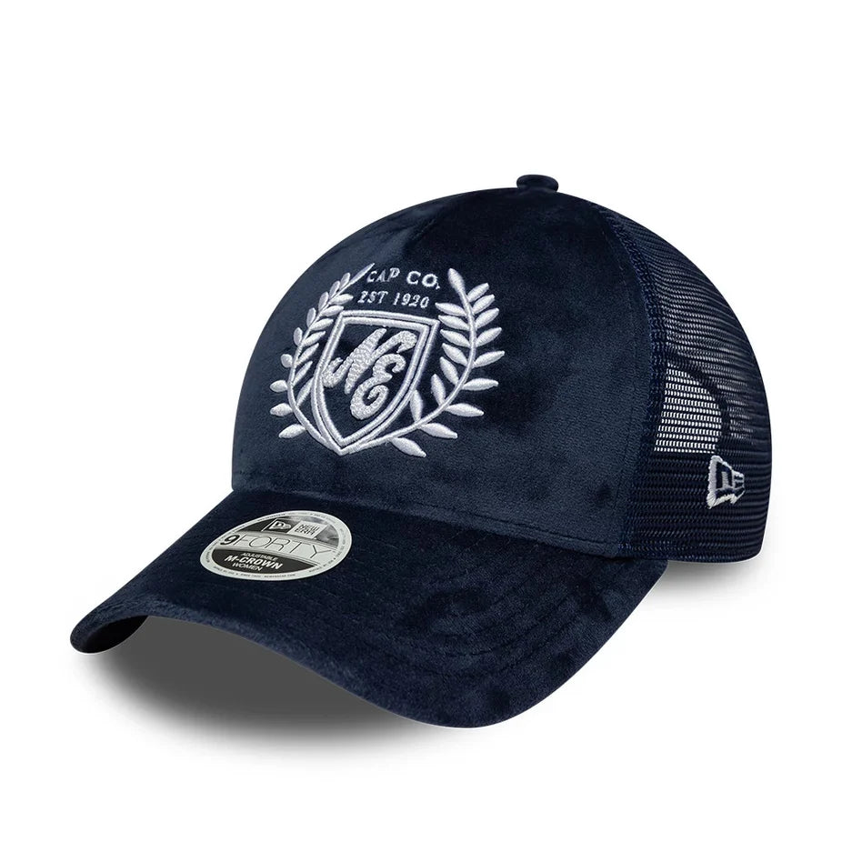 WMNS VELOUR 9FORTY M-CROWN A-FRAME TRUCKER CAP NAVY Bild 1
