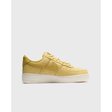 Lade das Bild in den Galerie-Viewer, NIKE AIR FORCE 1 PREMIUM SATURN GOLD/SAIL Bild 4
