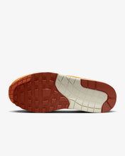 Lade das Bild in den Galerie-Viewer, NIKE AIR MAX 1 LIGHT BONE/ MAGMA ORANGE-NEUTRAL GREY Bild 8
