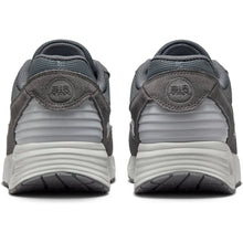 Lade das Bild in den Galerie-Viewer, NIKE AIR MAX VERSE SMOKE GREY/PHOTON DUST-IRON GR SMOKE GREY/PHOTON DUST-IRON GR Bild 6

