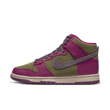 Lade das Bild in den Galerie-Viewer, NIKE DUNK HIGH DYNAMIC BERRY DYNAMIC BERRY Bild 1
