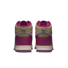 Lade das Bild in den Galerie-Viewer, NIKE DUNK HIGH DYNAMIC BERRY DYNAMIC BERRY Bild 4

