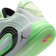 Lade das Bild in den Galerie-Viewer, JORDAN LUKA 4 BARELY GREEN/BLACK-VAPOR GREEN Bild 5
