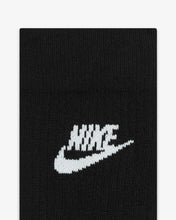 Load image into Gallery viewer, NIKE SPORTSWEAR EVERYDAY ESSENTIAL CREW SOCKEN BLACK/WHITE Bild 4
