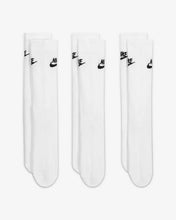 Load image into Gallery viewer, NIKE SPORTSWEAR EVERYDAY ESSENTIAL CREW SOCKEN WHITE/BLACK Bild 2
