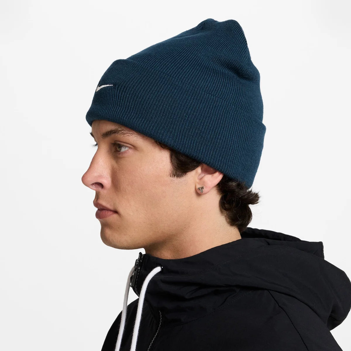 U NK PEAK SWOOSH BEANIE ARMORY NAVY/SAIL Bild 2