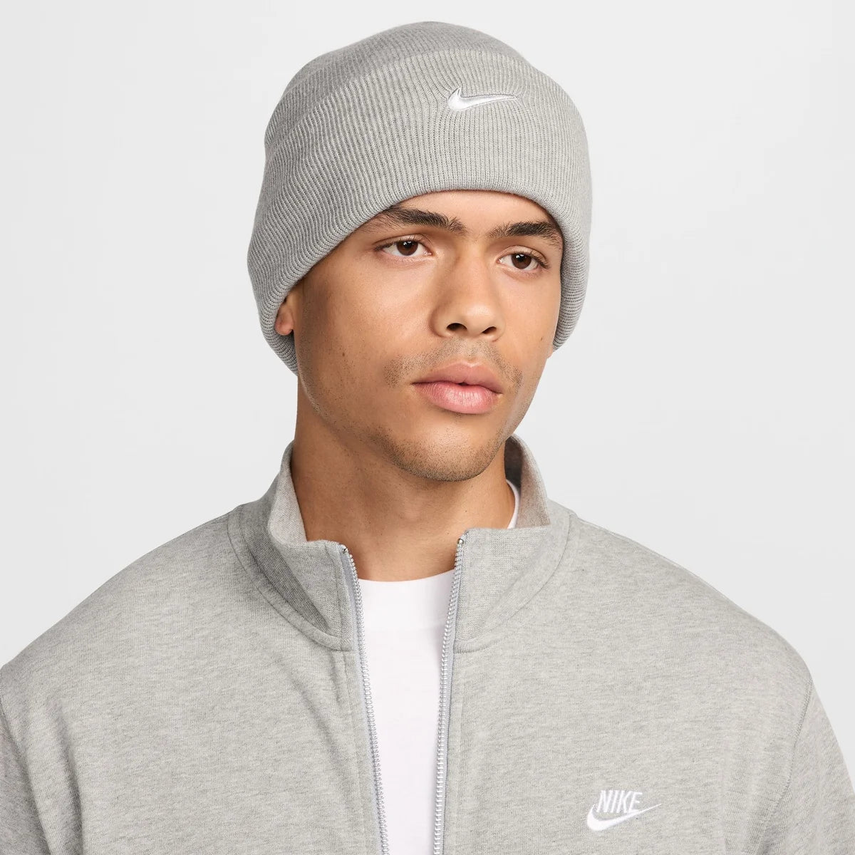 U NK SWOOSH PEAK BEANIE DK GREY HEATHER/WHITE Bild 1