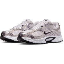 Lade das Bild in den Galerie-Viewer, NIKE V5 RNR WHITE/BLACK-VAST GREY-COLLEGE WHITE/BLACK-VAST GREY-COLLEGE Bild 2

