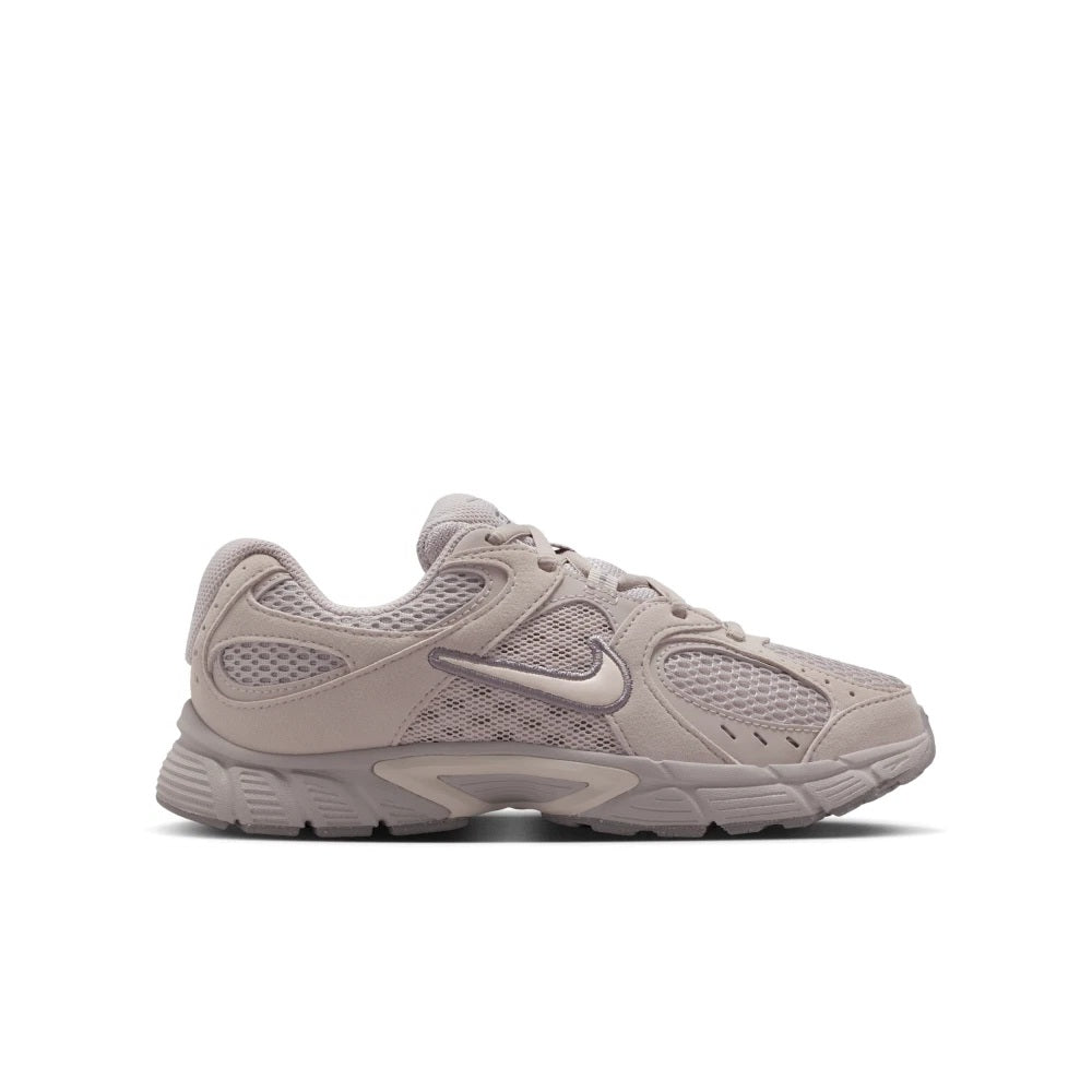 NIKE V5 RNR SUEDE GS MOON PARTICLE/LT OREWOOD BRN Bild 1