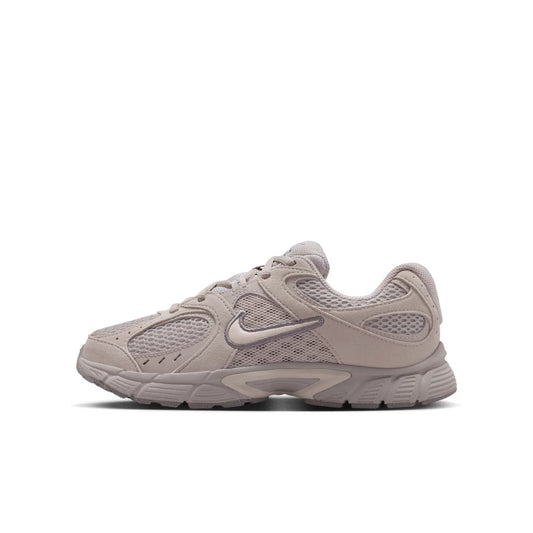 NIKE V5 RNR SUEDE GS MOON PARTICLE/LT OREWOOD BRN Bild 2