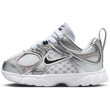 Lade das Bild in den Galerie-Viewer, NIKE V5 RNR TODDLER WHITE/BLACK-VAST GREY-COLLEGE Bild 3
