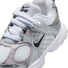 Lade das Bild in den Galerie-Viewer, NIKE V5 RNR TODDLER WHITE/BLACK-VAST GREY-COLLEGE Bild 4
