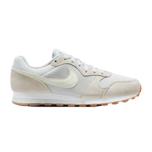 Lade das Bild in den Galerie-Viewer, NIKE WMNS MD RUNNER PHOTON DUST/SAIL-WHITE-GUM MED Bild 1
