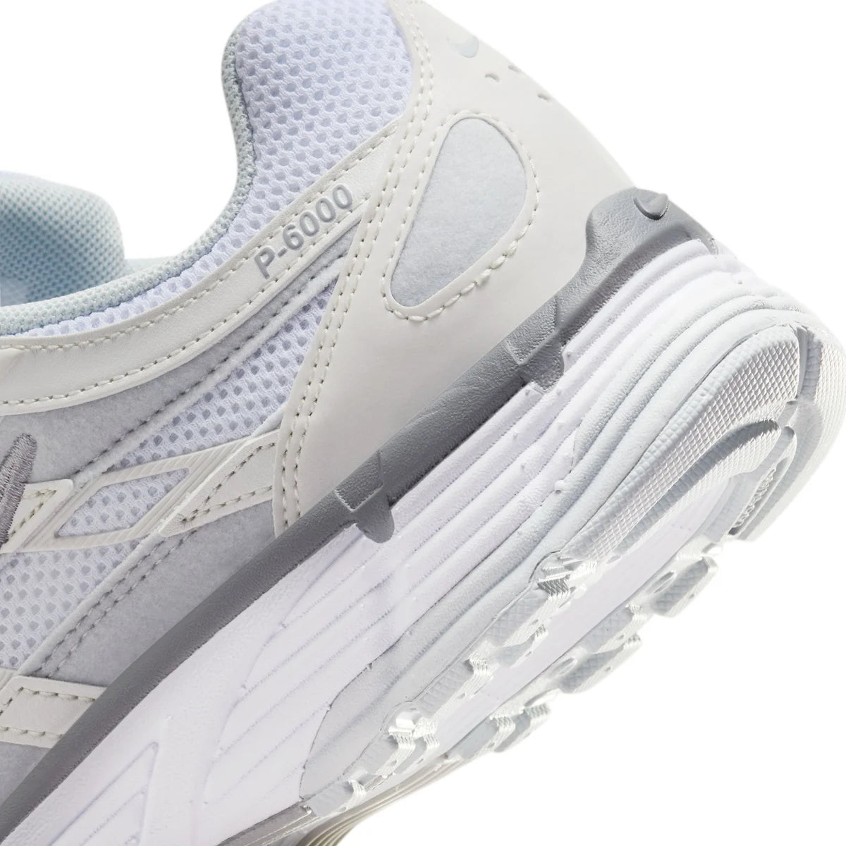 WMNS NIKE P-6000 MTLC SUMMIT WHT/WHITE-PURE PLATINUM MTLC SUMMIT WHT/WHITE-PURE PLA Bild 4