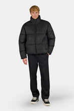 Load image into Gallery viewer, PEGADOR SIDAN VELOUR PUFFER JACKET BLACK BLACK Bild 3
