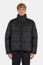 Load image into Gallery viewer, PEGADOR SIDAN VELOUR PUFFER JACKET BLACK BLACK Bild 4
